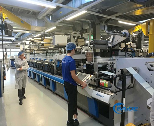 江西百得標(biāo)簽印刷PS版UV輪轉(zhuǎn)印刷機(jī)